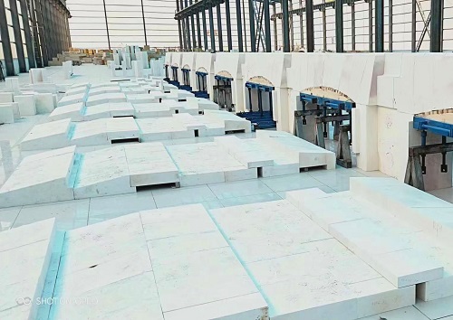 Why is Casting α-β Alumina Bricks a Wise Choice for Your Kiln's Upper Structure?