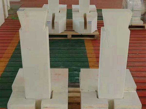 The Critical Role and Outstanding Performance of AZS Bricks in Glass Melting Furnaces